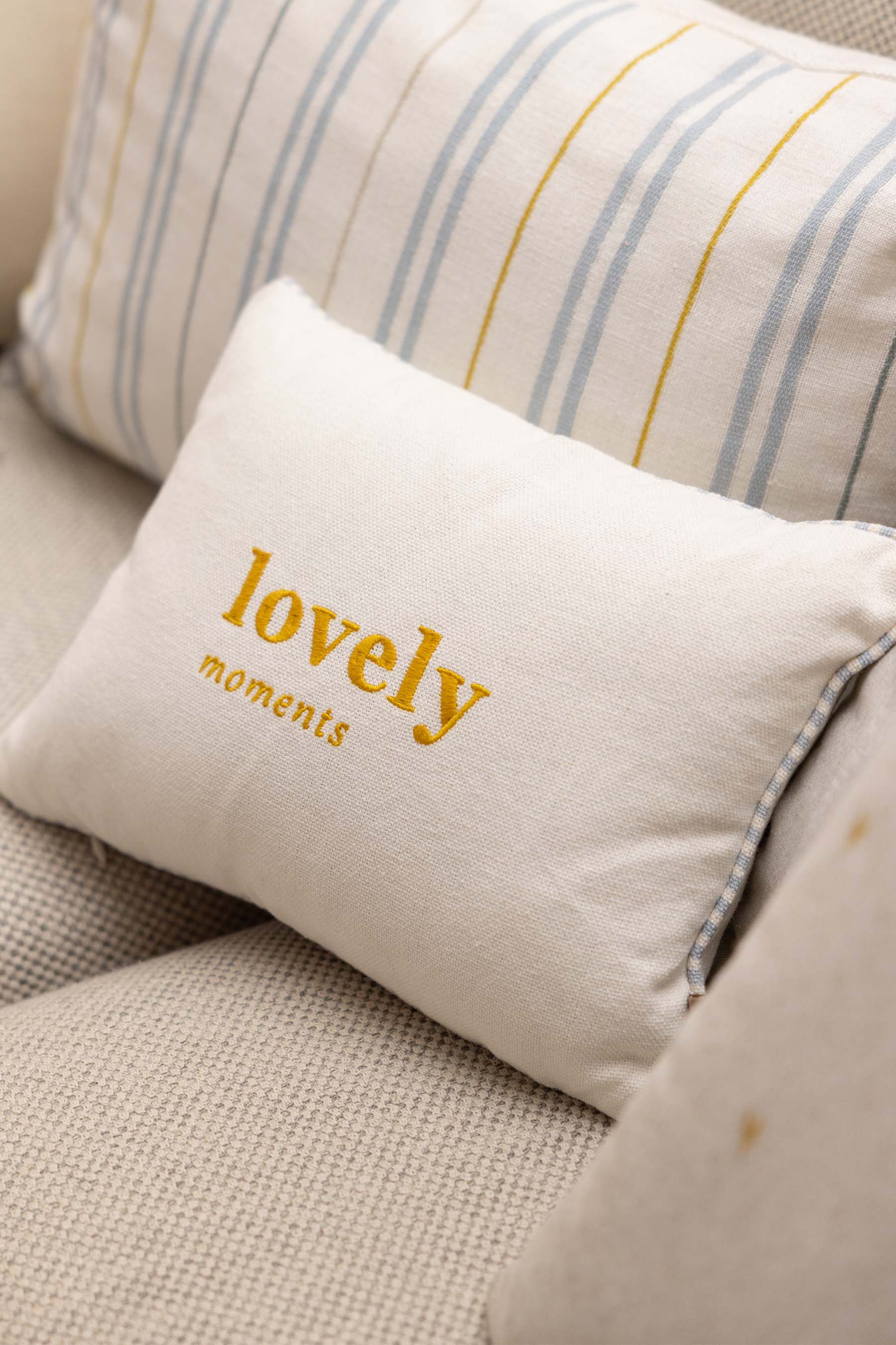 kussen lovely moments gekleurde bies 35x25cm | off white - Image 4