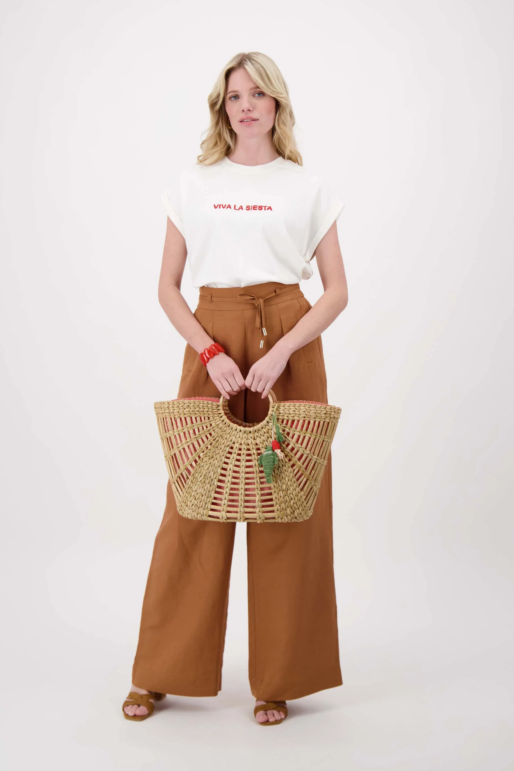 T-shirt met opgerolde mouw viva la siesta | off white / coral - Image 2