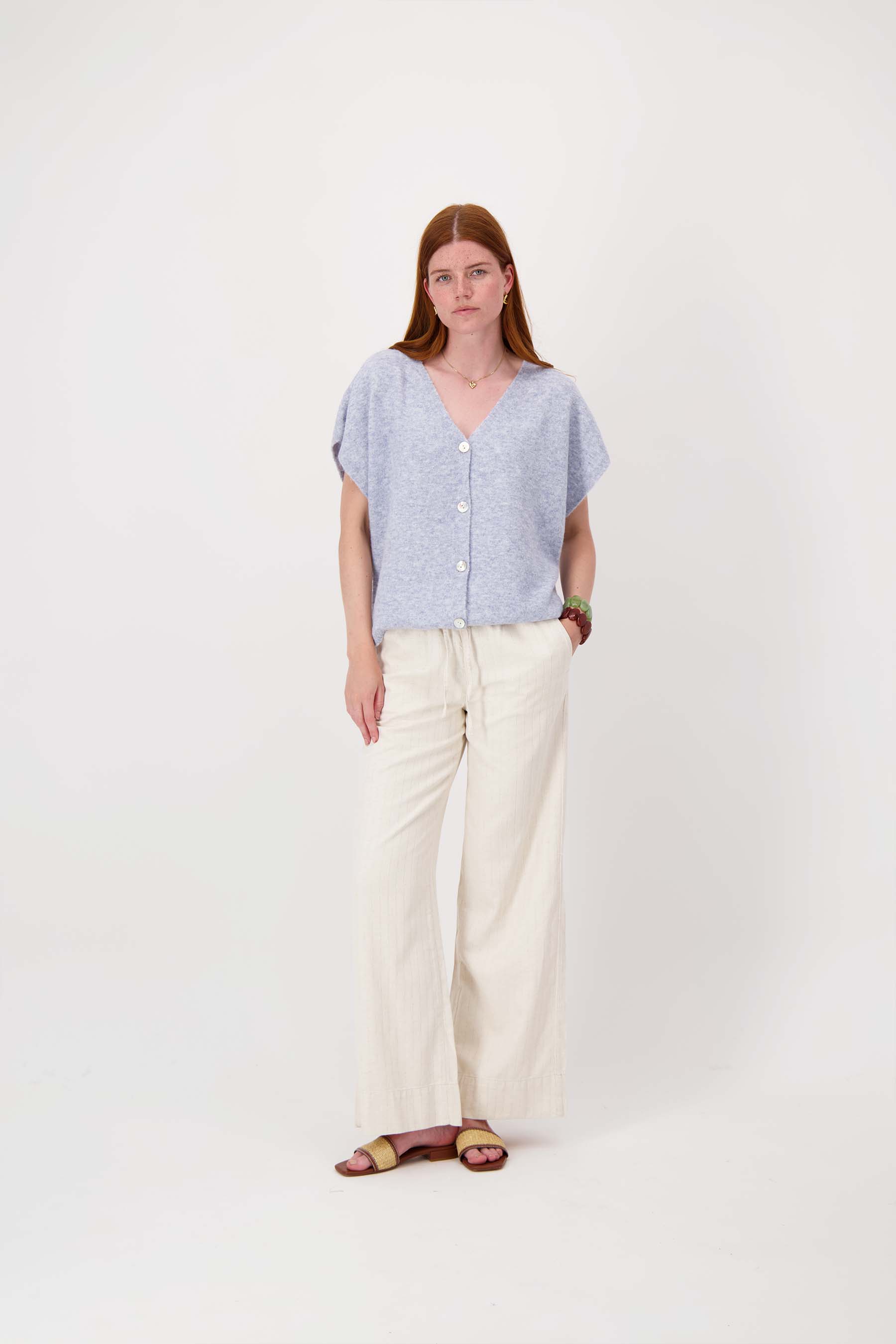 V hals vestje in melange garens | mid blue denim - Image 2