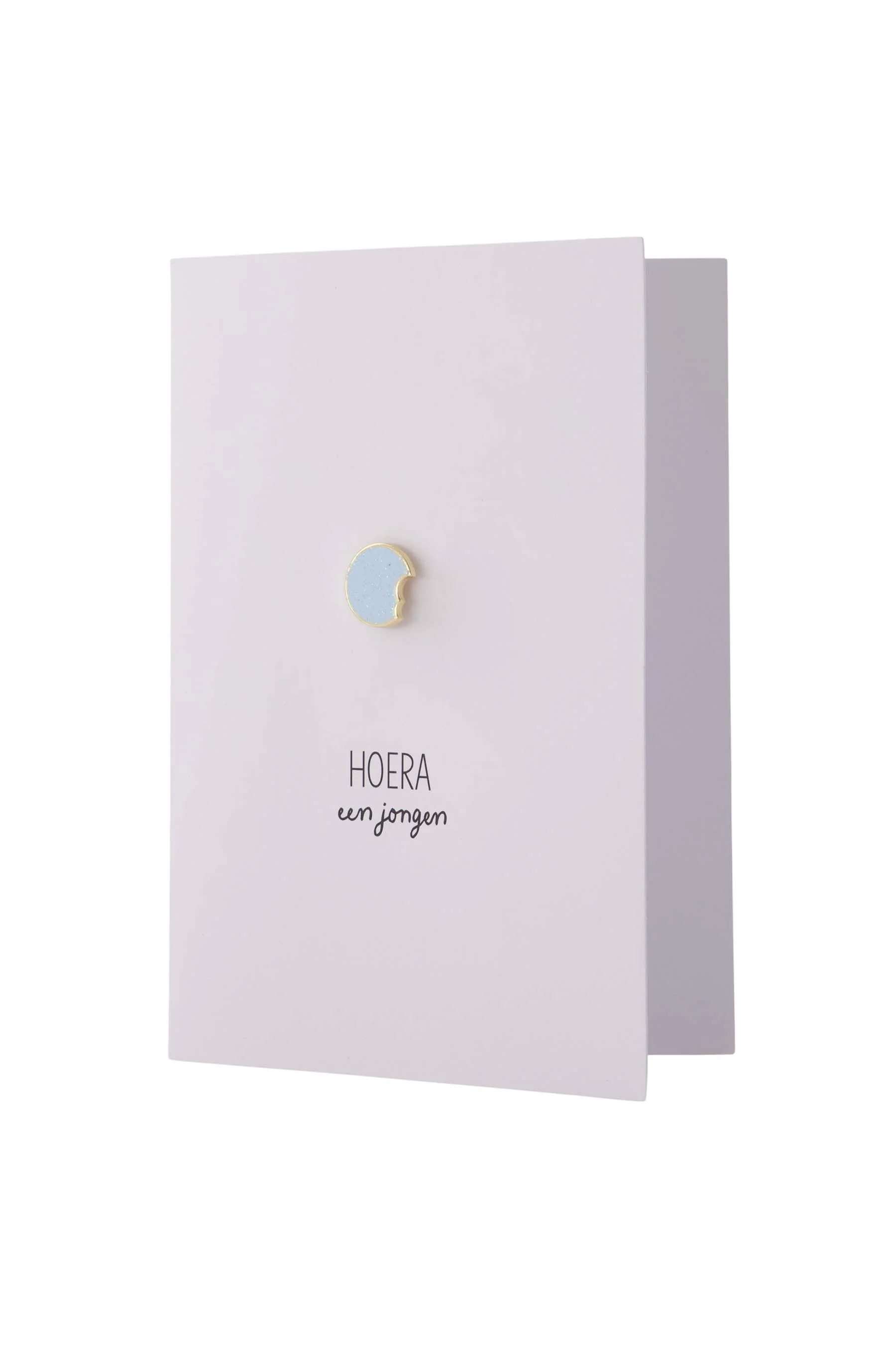 wenskaart hoera een jongen broche | blauw / wit